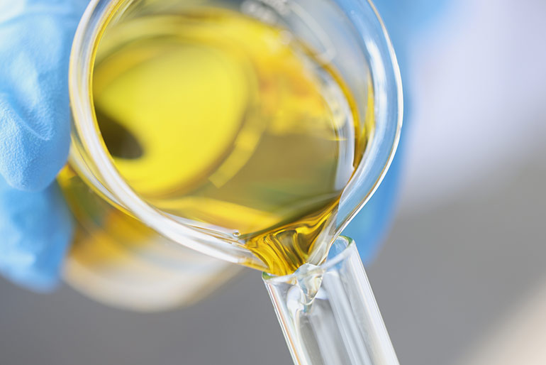 hydraulic oil analysis acidity testing AdobeStock_445360517